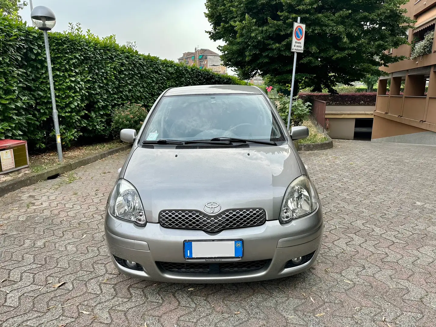 Toyota Yaris 5p 1.3 Sol Unicoproprietario Neopatentati Argento - 1