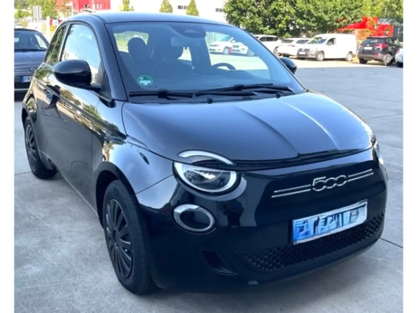 Fiat 500e e Action,  MJ 22, Automatik, 95 PS, Schwarz - 2