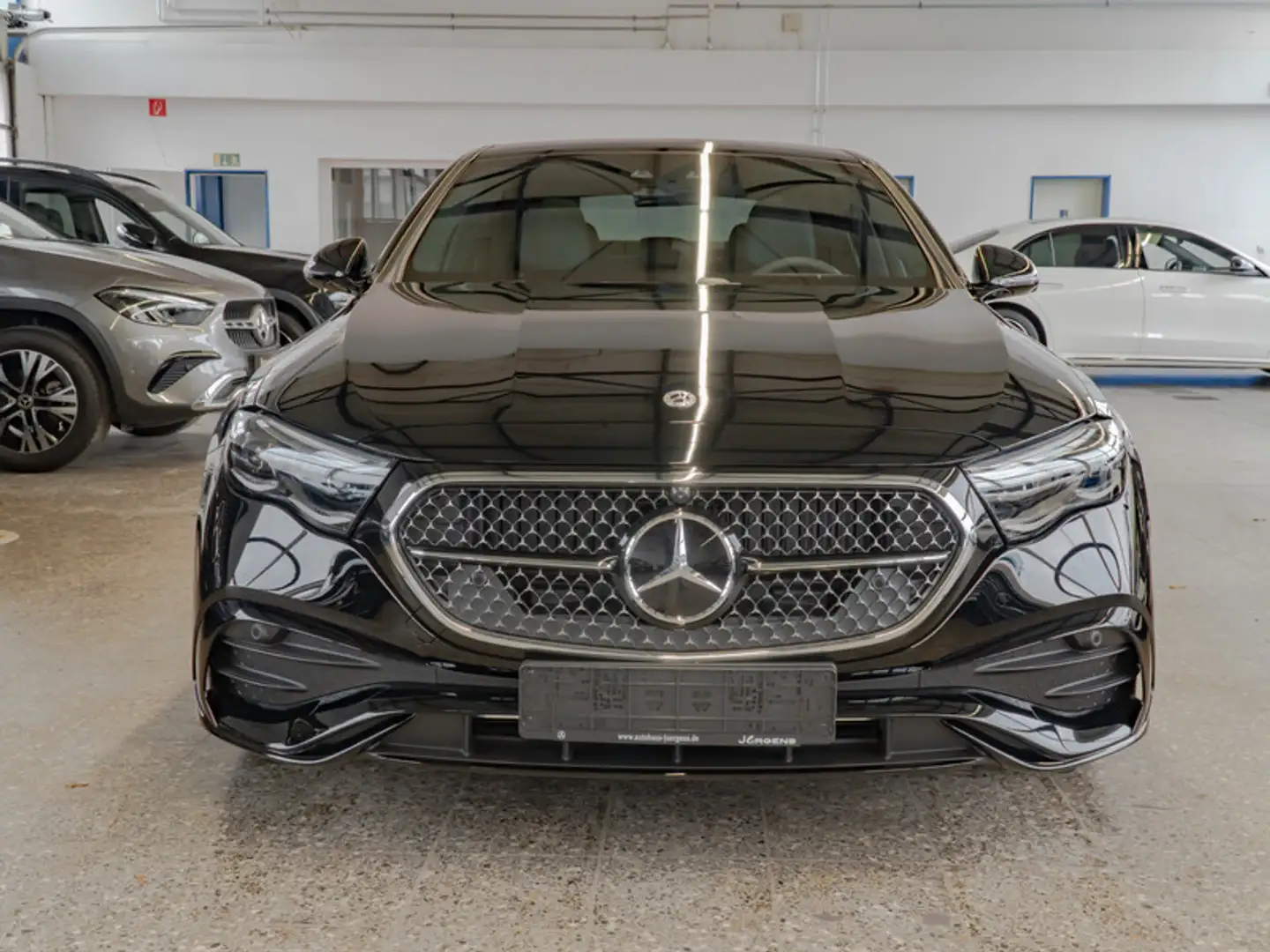 Mercedes-Benz E 200 AMG-Sport/360/Pano/Burm/Distr/Night/19' Noir - 2