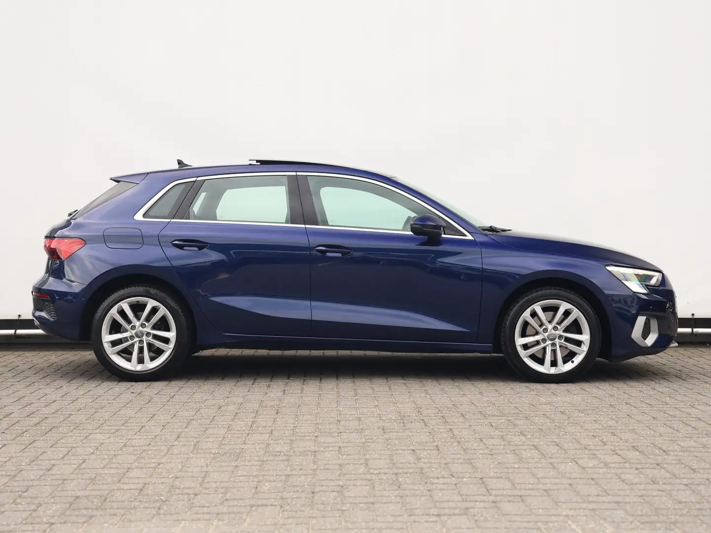Audi A3 Sportback 35 TFSI Business edition | Pano | Keyles Bleu - 2