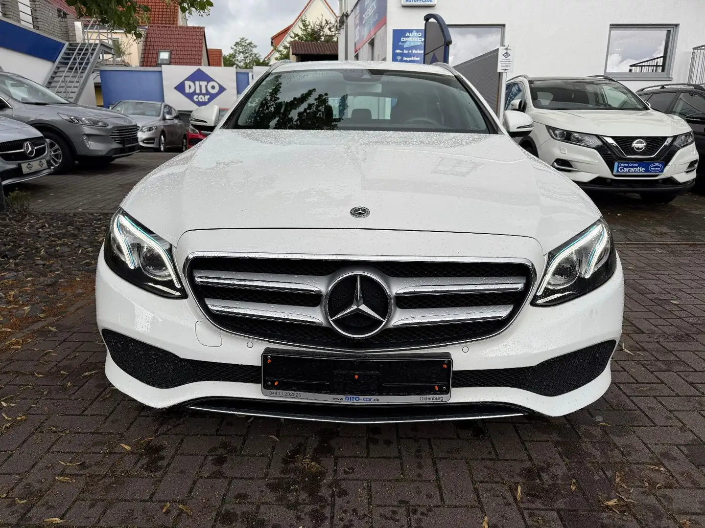 Mercedes-Benz E 200 T AVANTGARDE 9G-TRONIC/MBUX/KAM/LED/NAVI Weiß - 2