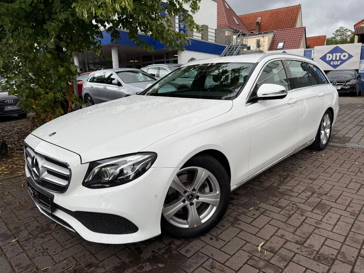 Mercedes-Benz E 200 T AVANTGARDE 9G-TRONIC/MBUX/KAM/LED/NAVI Weiß - 1
