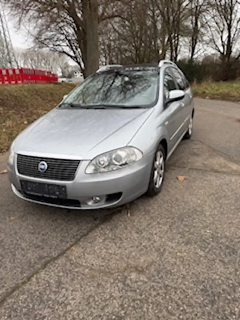 Fiat Croma 1.9 16V Multijet Emotion Grau - 1