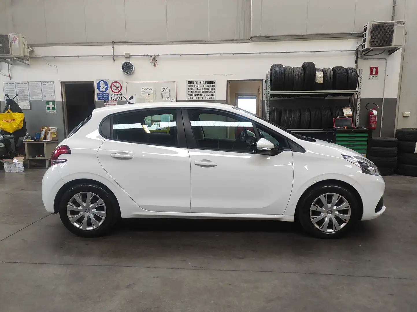 Peugeot 208 208 I 2015 5p 1.2 puretech Active 68cv my18 *GPL* Bianco - 1