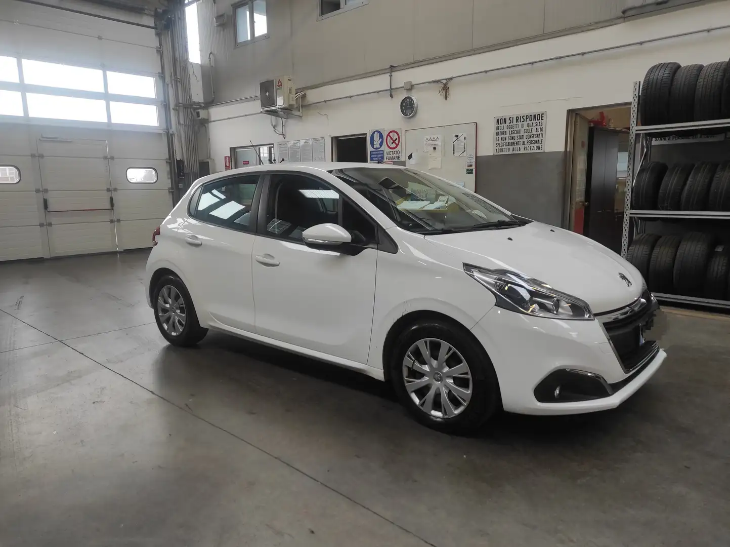 Peugeot 208 208 I 2015 5p 1.2 puretech Active 68cv my18 *GPL* Bianco - 2