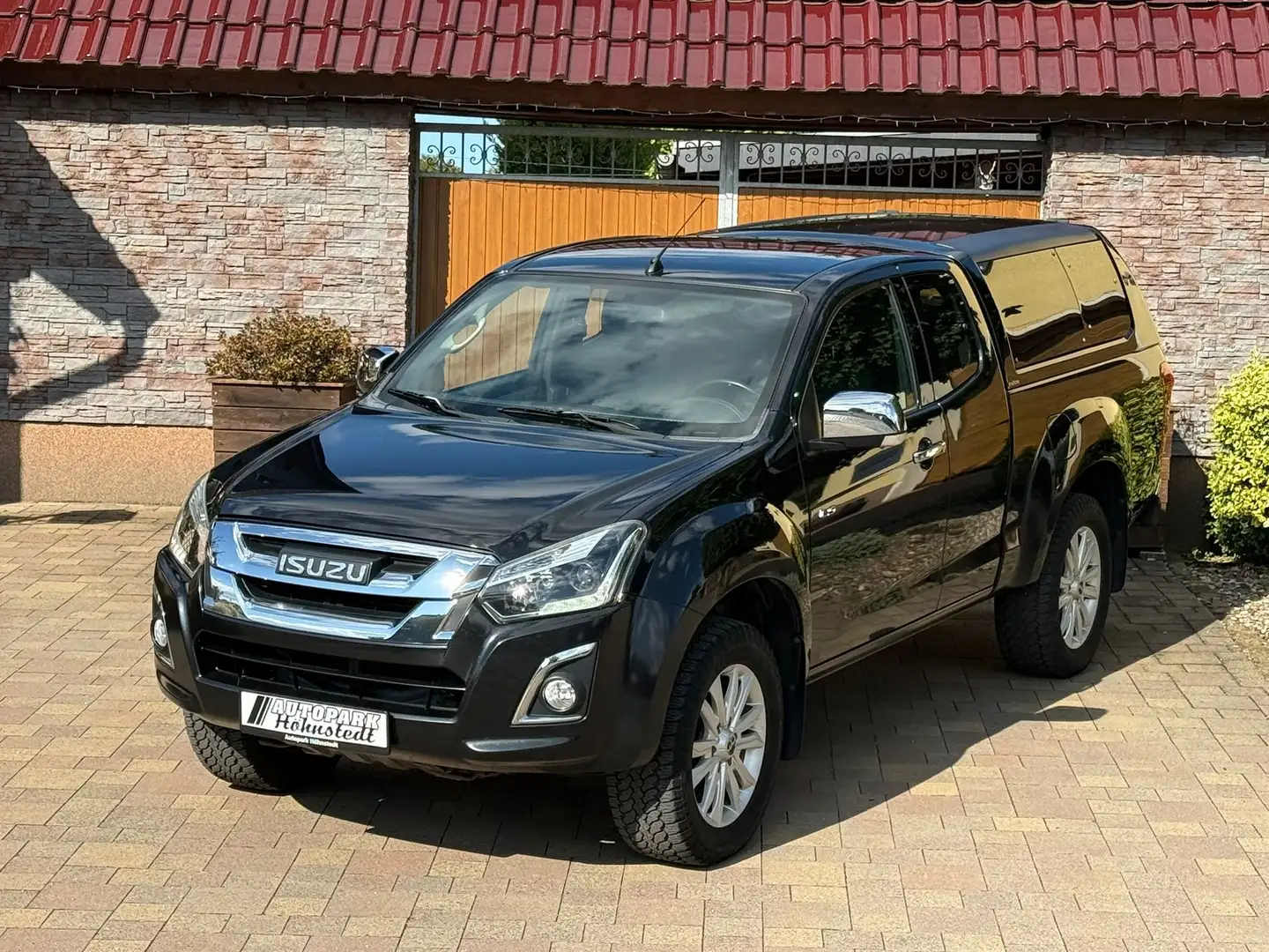 Isuzu D-Max 1.9 Turbodiesel Space Cab 4WD LS*AHK 3,5t*Scheckh* Schwarz - 1