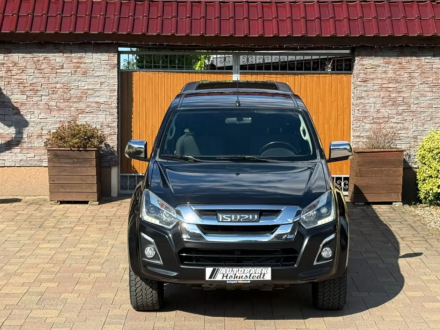 Isuzu D-Max 1.9 Turbodiesel Space Cab 4WD LS*AHK 3,5t*Scheckh* Schwarz - 2