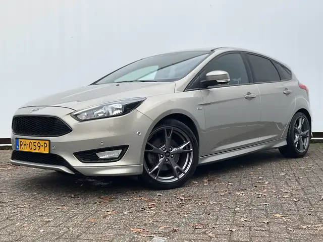 Ford Focus view 10