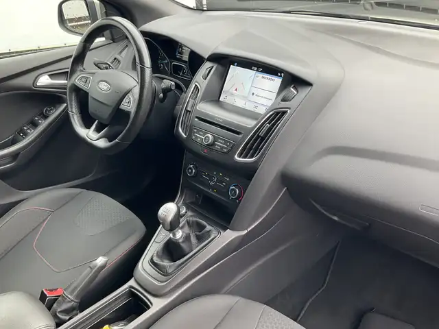 Ford Focus view 3