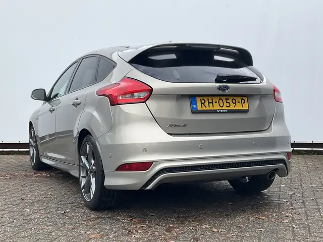 Ford Focus view 11