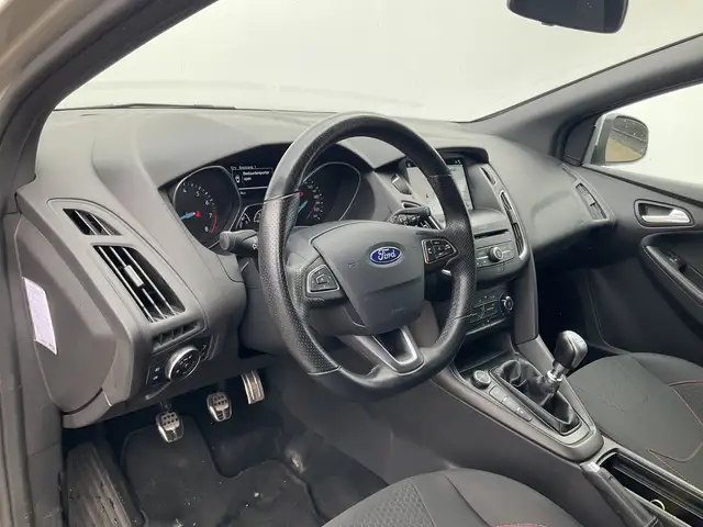 Ford Focus view 14