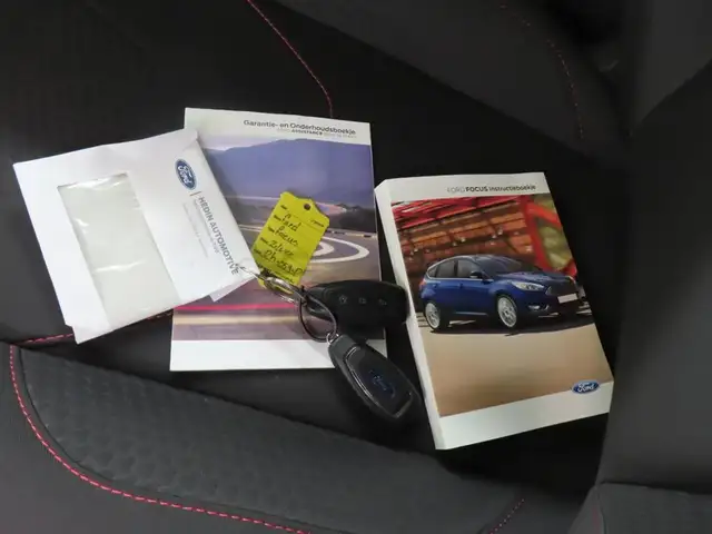 Ford Focus view 9