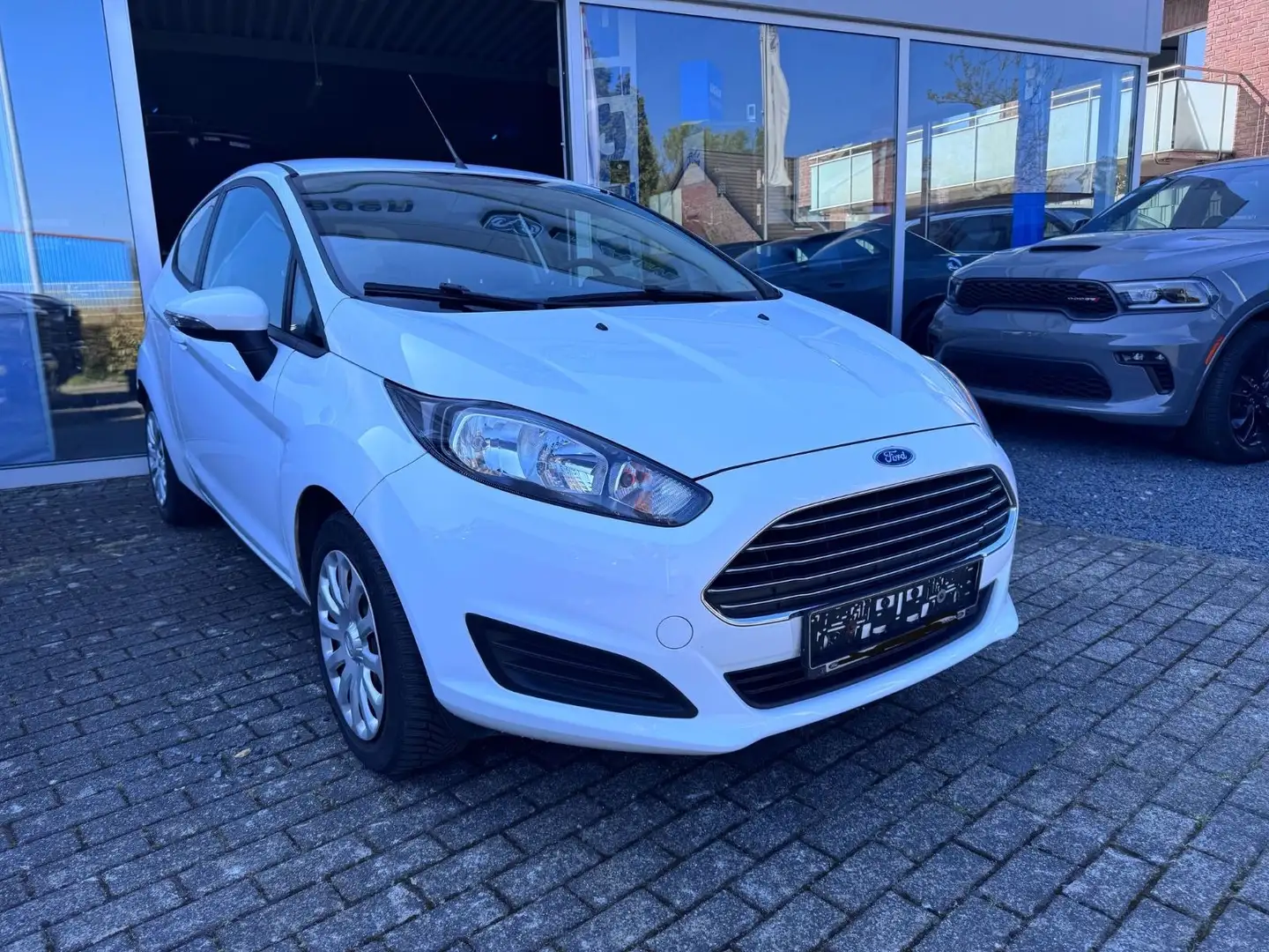 Ford Fiesta 1.25 Trend Weiß - 1