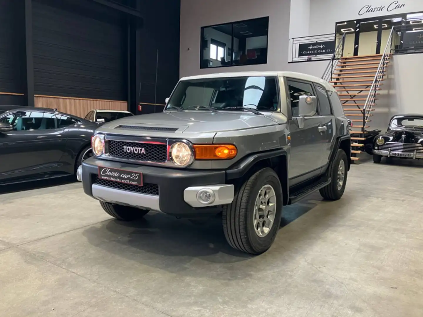 Toyota FJ Cruiser CRUISER Šedá - 1