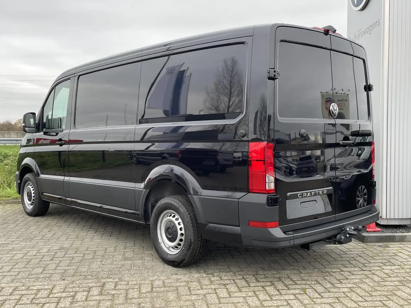 Volkswagen Crafter Trendline L3H2 140 pk | Nieuw Model | BPM vrij | m Zwart - 2