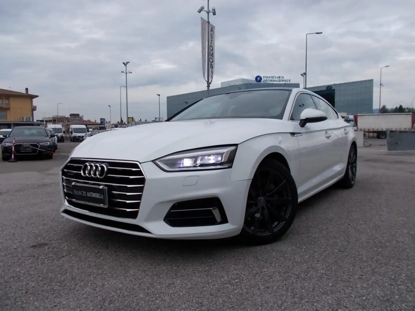 Audi A5 SPB 2.0 40 TDI 190 CV quattro S tronic Design Blanco - 2