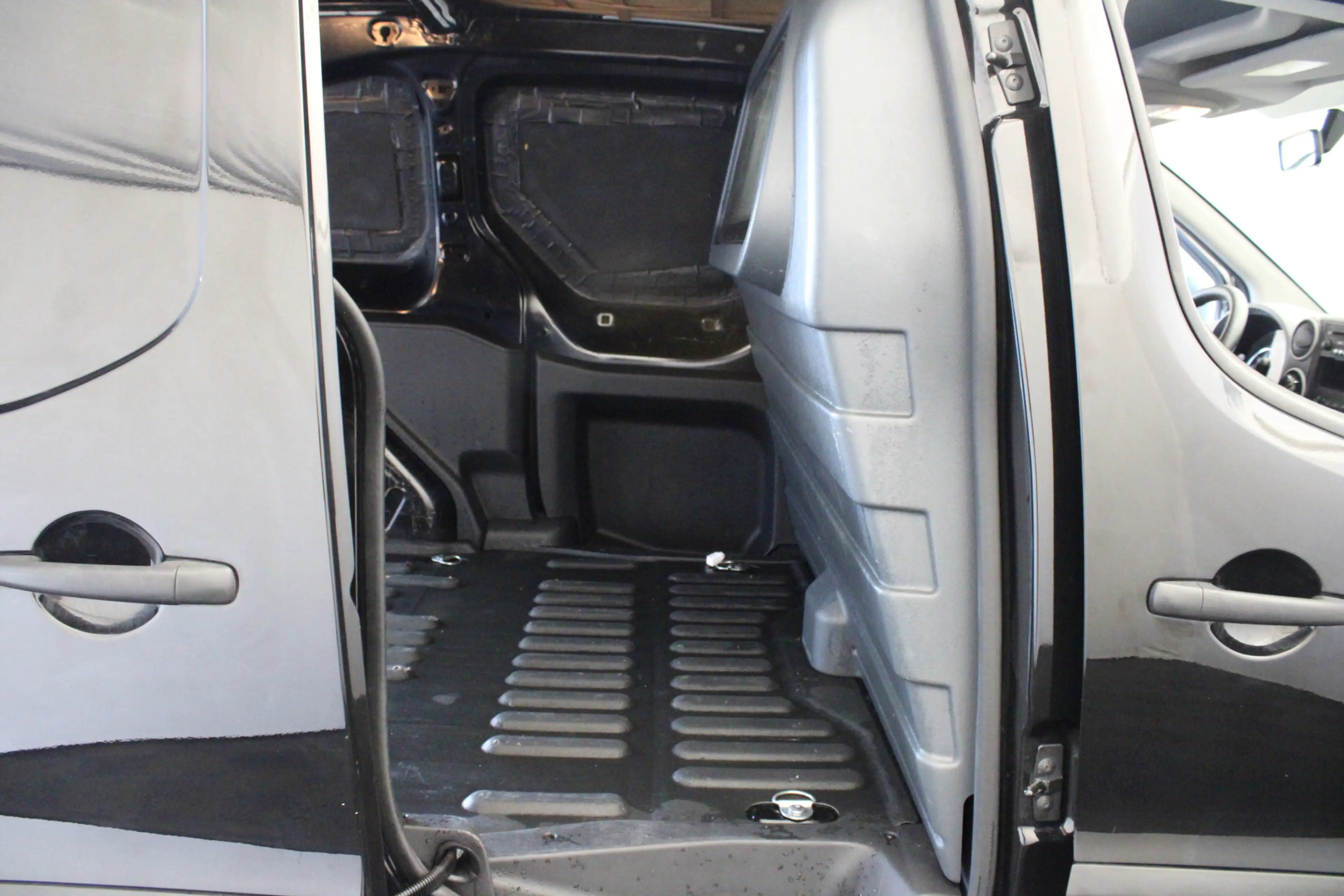 Peugeot Partner 120 1.6 e-HDI L1 2Tronic — photo 10