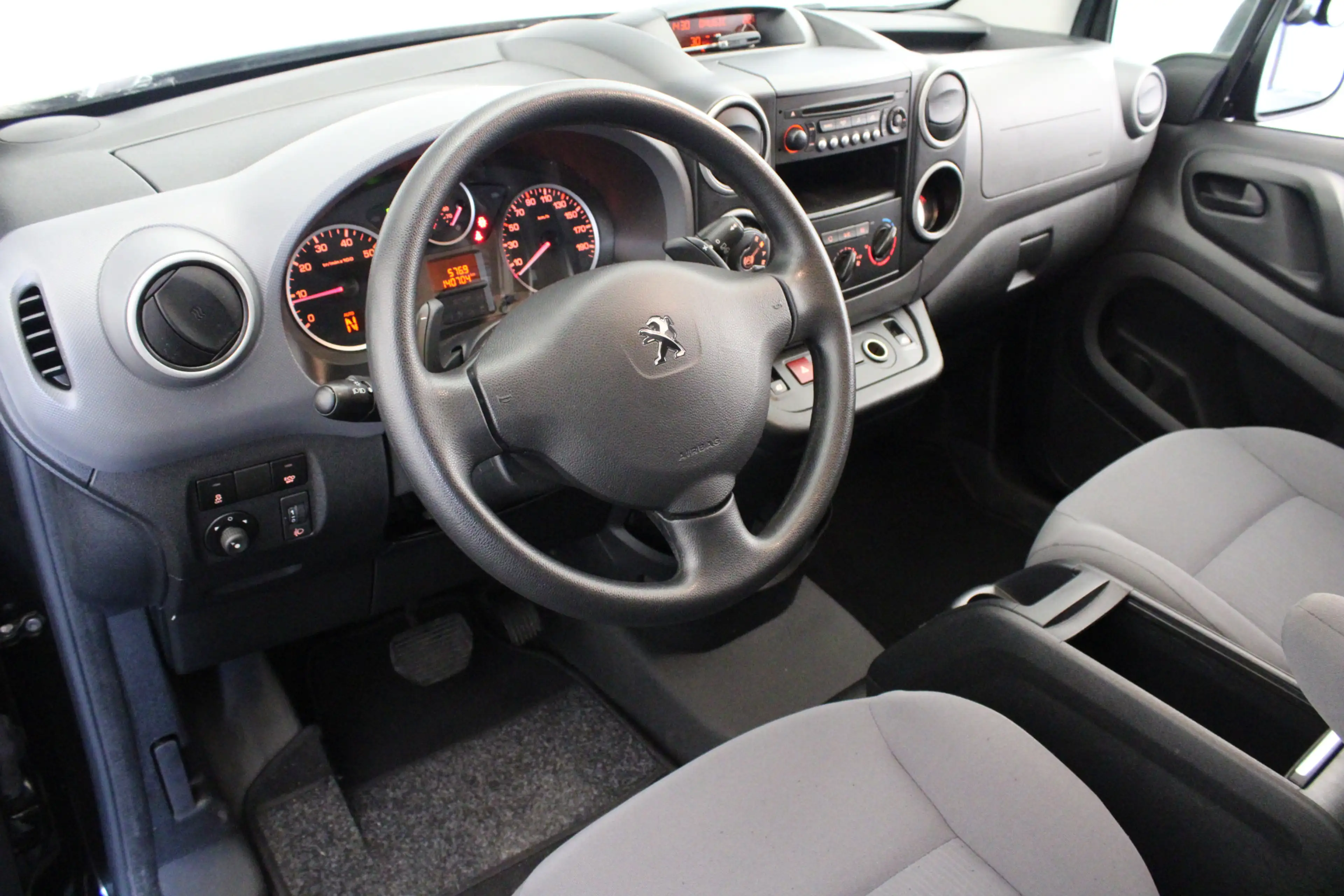Peugeot Partner 120 1.6 e-HDI L1 2Tronic — photo 9
