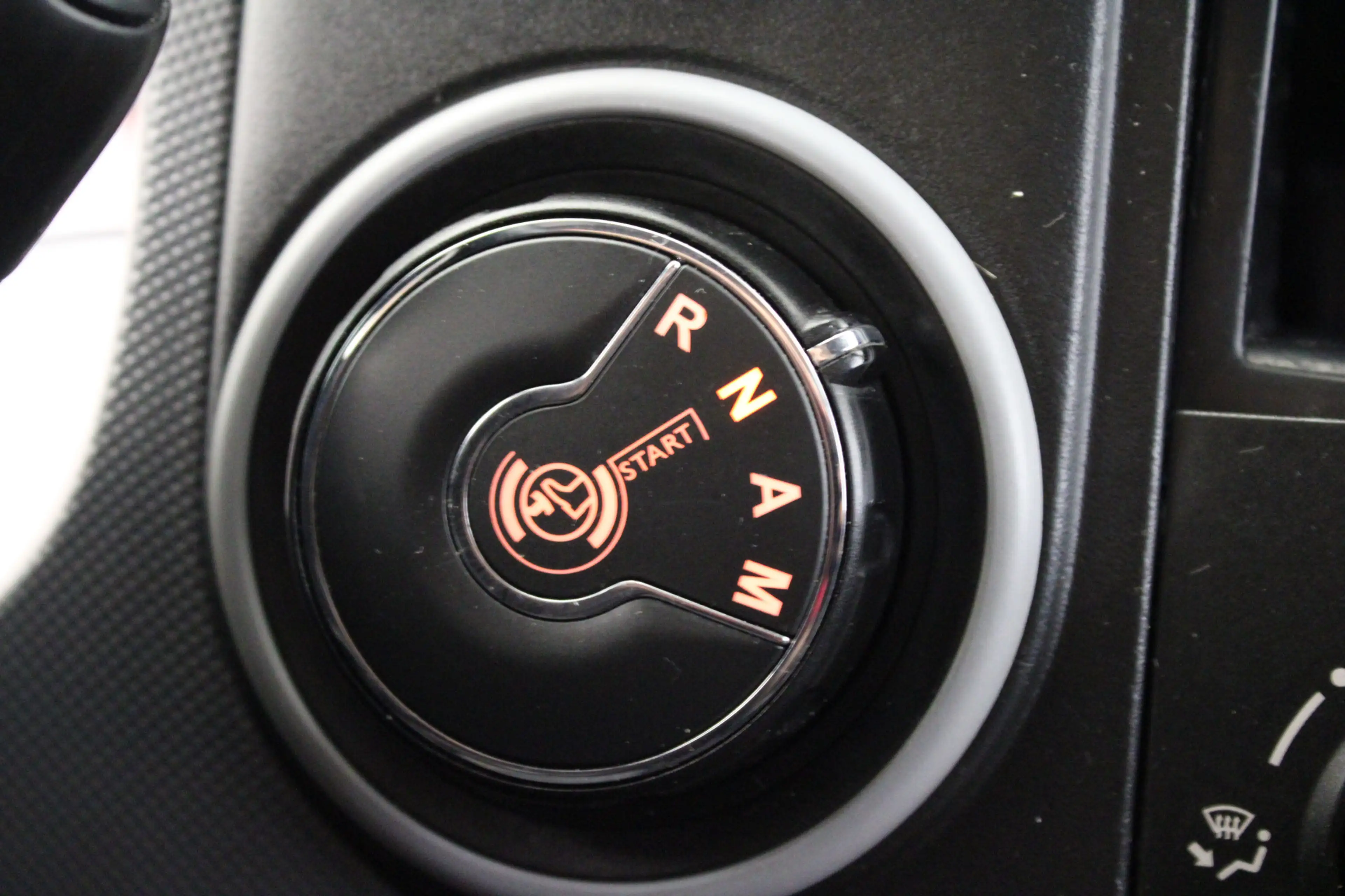 Peugeot Partner 120 1.6 e-HDI L1 2Tronic — photo 11