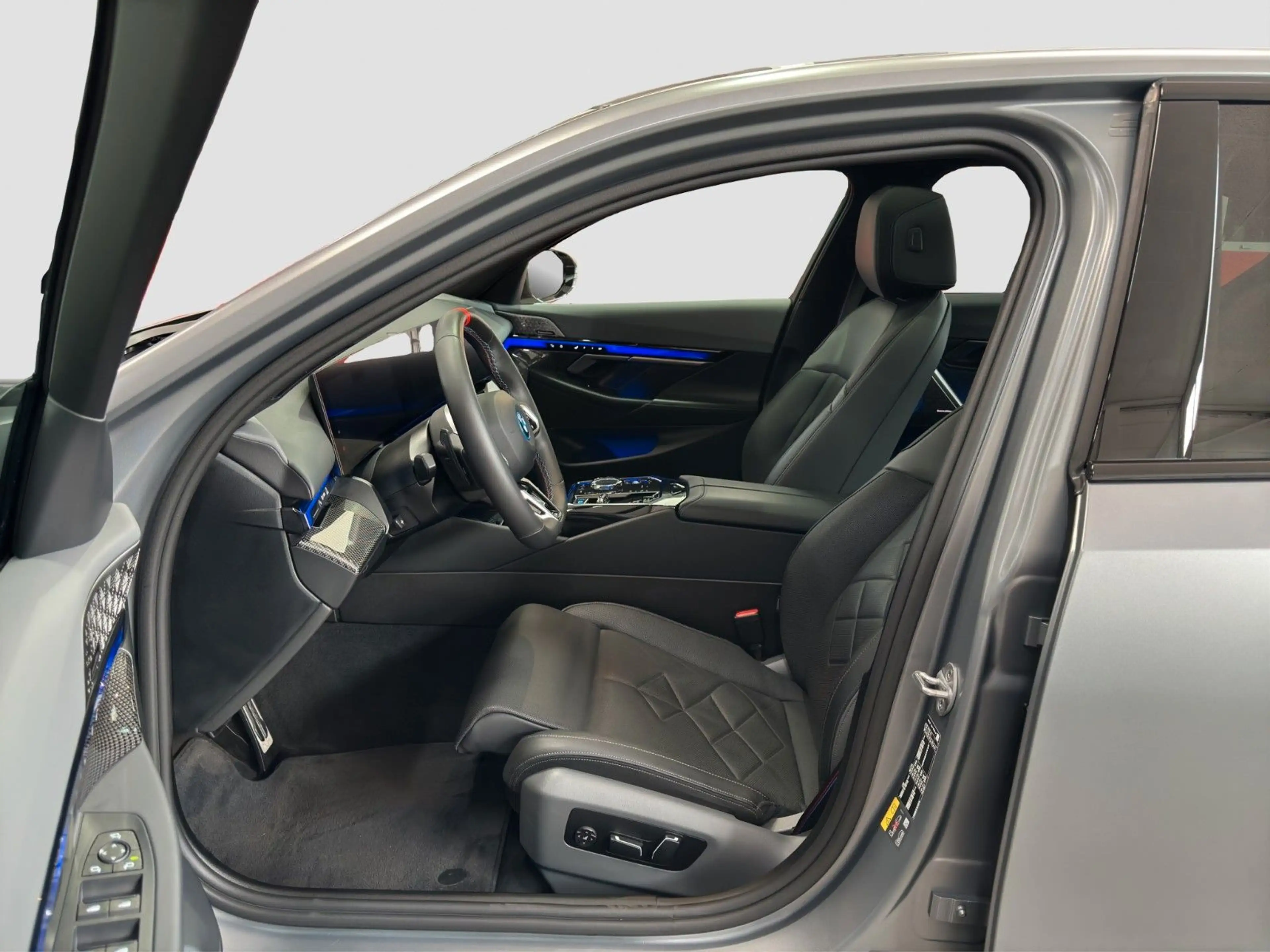 BMW i5 M60 PRO xDr ACC PANO SITZKLIMA B&W 360°FROZEN — photo 11