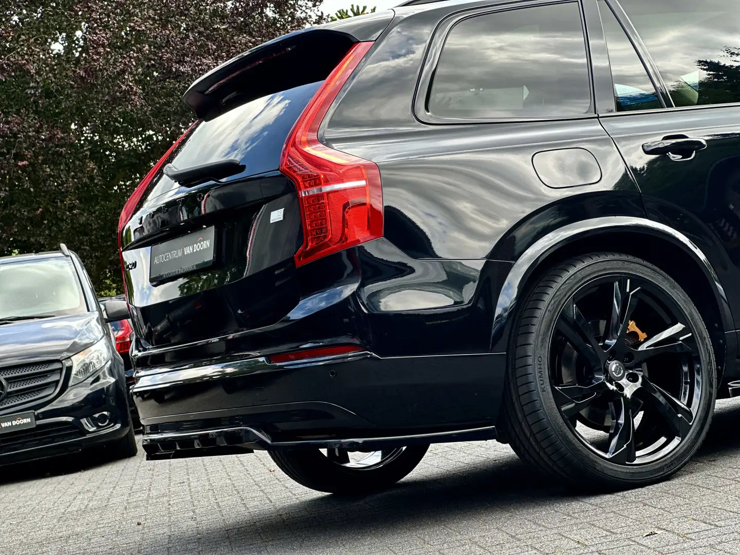 Volvo XC90 2.0 T8 Recharge AWD | Dark Label | Panoramadak | L Zwart - 2