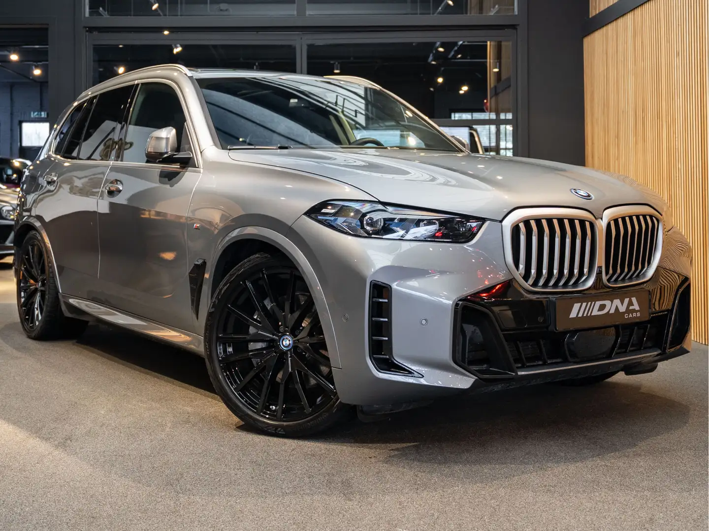 BMW X5 M xDrive 50e 22 Inch Head-Up xDrive50e Luchtvering S Grau - 1