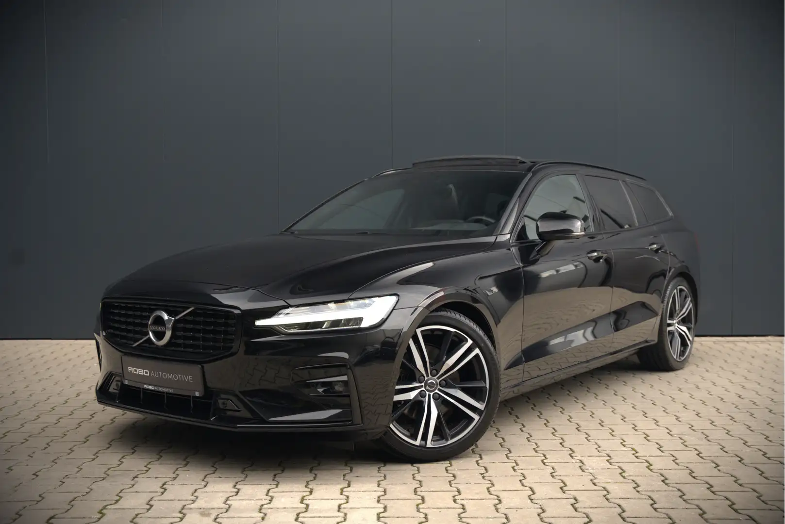 Volvo V60 2.0 B3 R-Design | Panoramadak | Harman Kardon | Ke Noir - 1