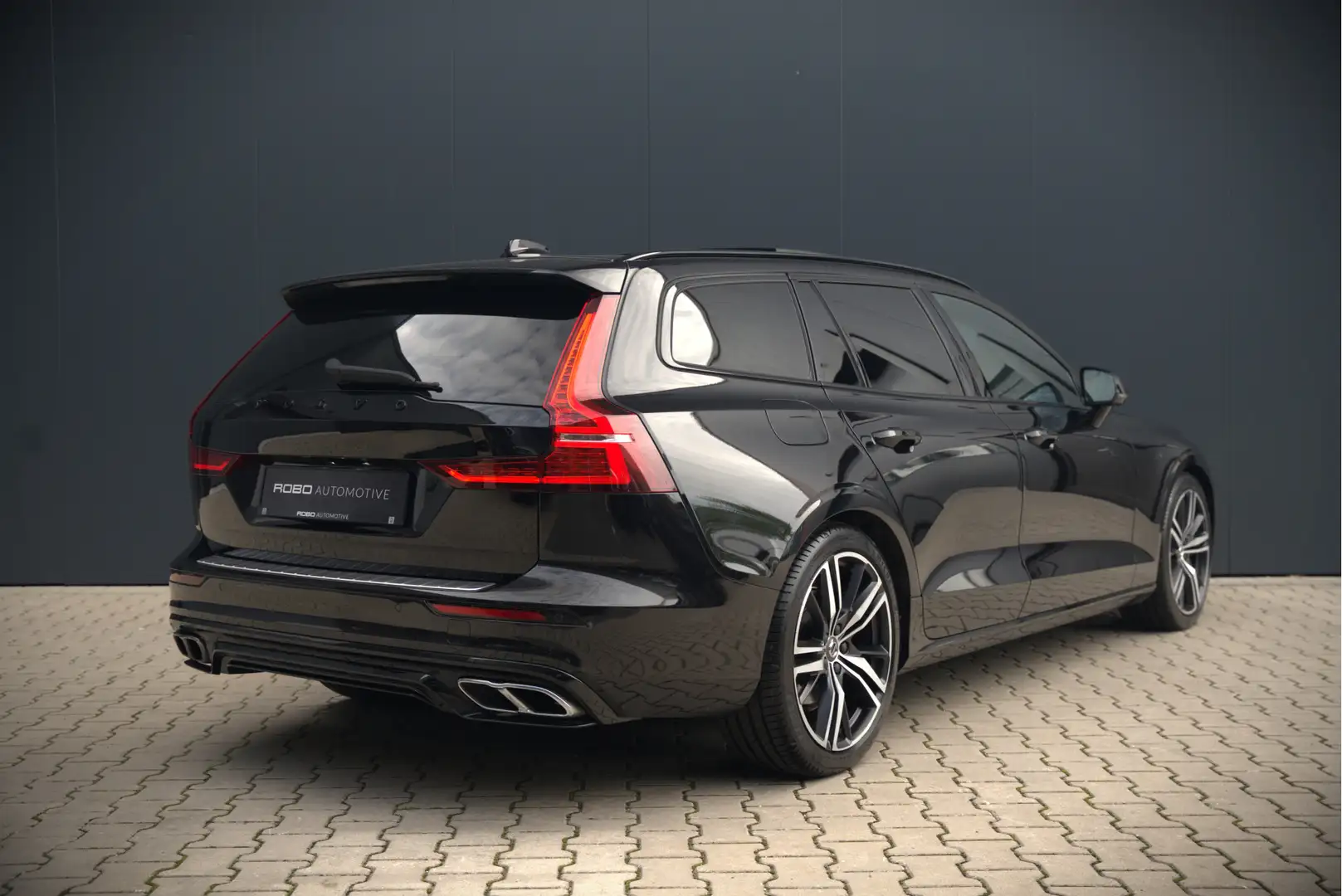 Volvo V60 2.0 B3 R-Design | Panoramadak | Harman Kardon | Ke Noir - 2