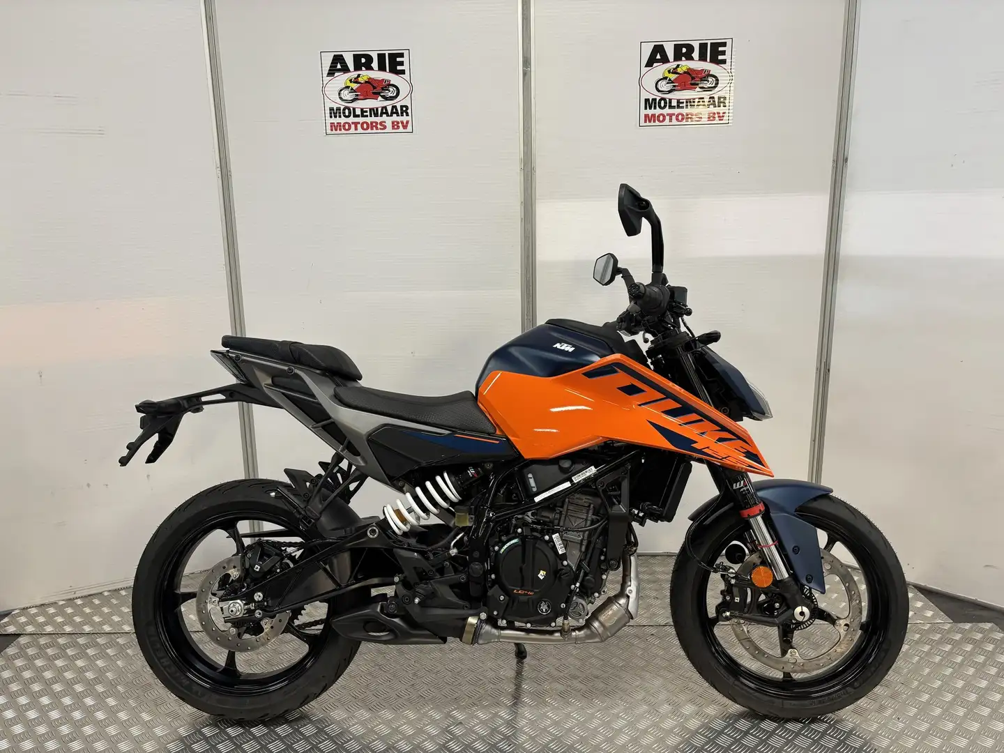 KTM 125 Duke ABS Oranje - 1