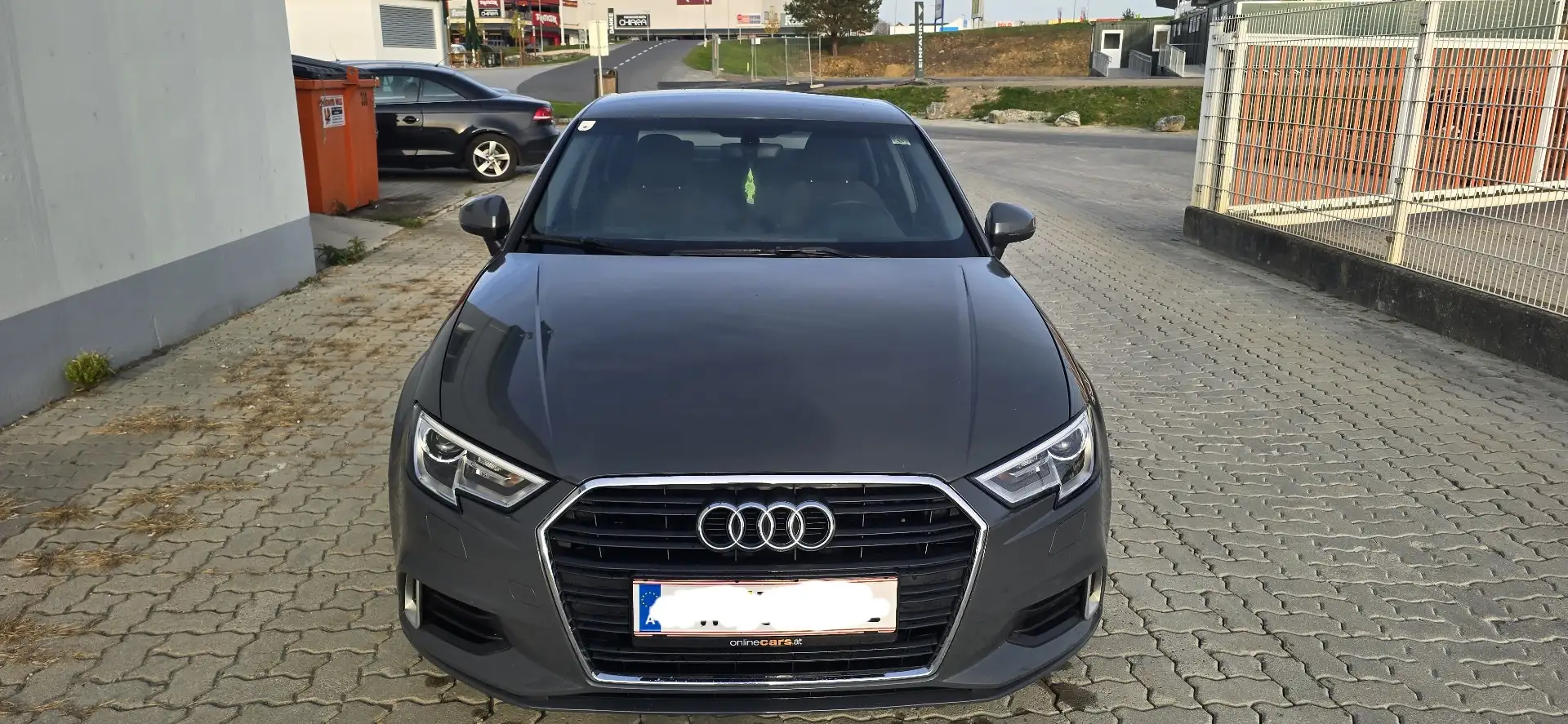 Audi A3 1,5L 35 TFSI Limousine Grau - 2