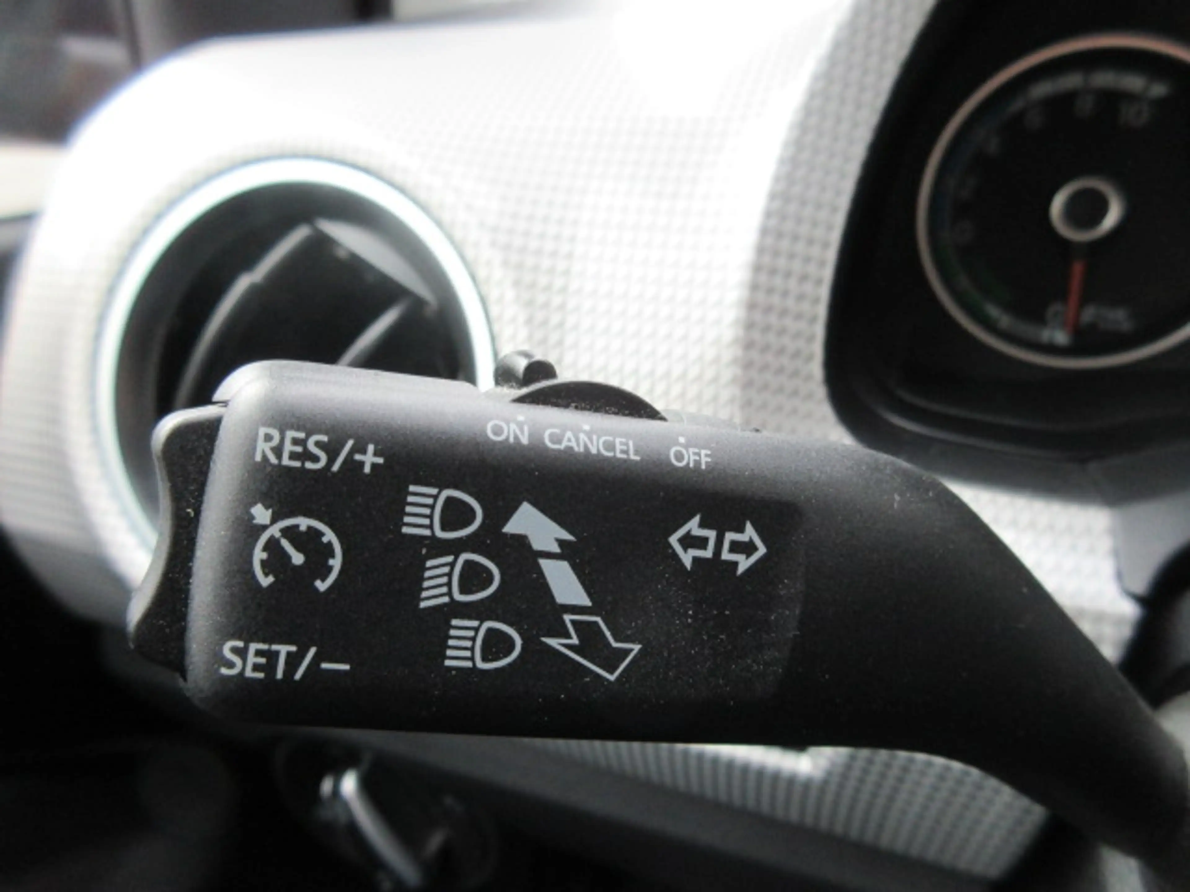 Volkswagen e-up! Style "Plus" Automaik NAVIV KAMERA GRA ALU APS SITZHEIZUNG CLIMATRONIC — photo 9