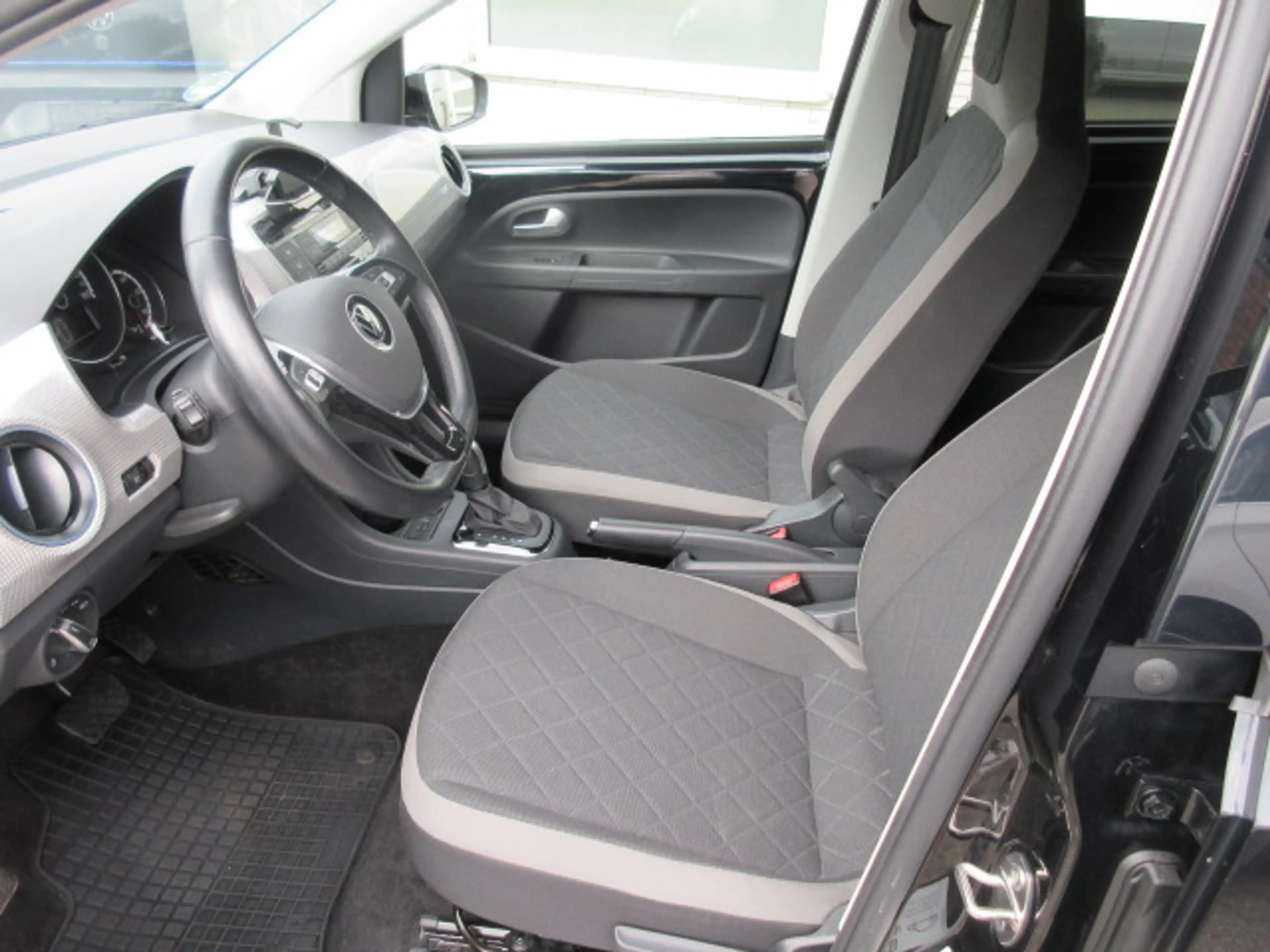 Volkswagen e-up! Style "Plus" Automaik NAVIV KAMERA GRA ALU APS SITZHEIZUNG CLIMATRONIC — photo 6