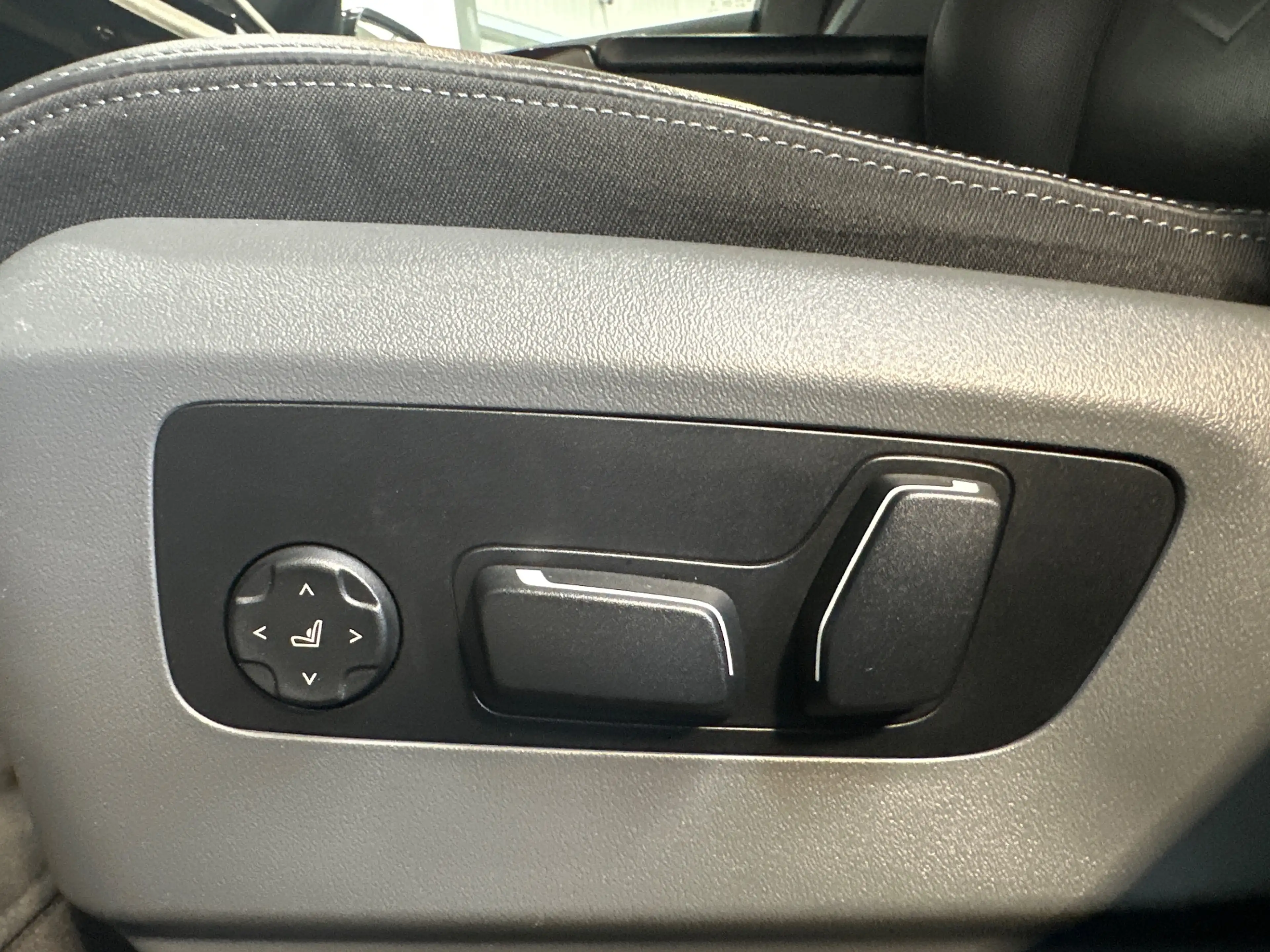 BMW i5 M60 xDrive NAV+LED+PANO+AHK+21ZO+360°+DAP+B&W+VC — photo 12