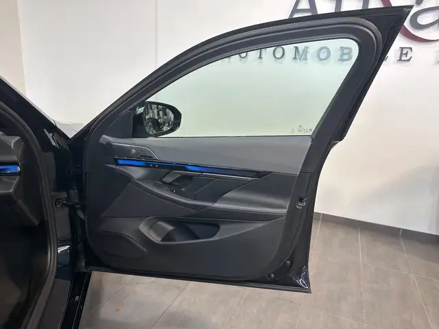 BMW i5 view 7
