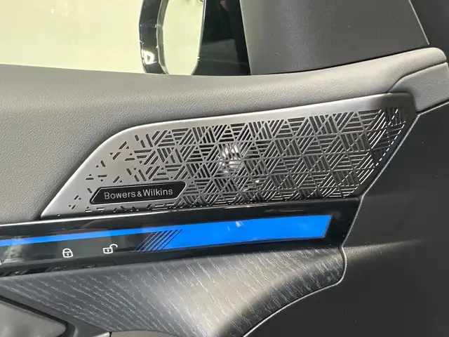 BMW i5 view 11