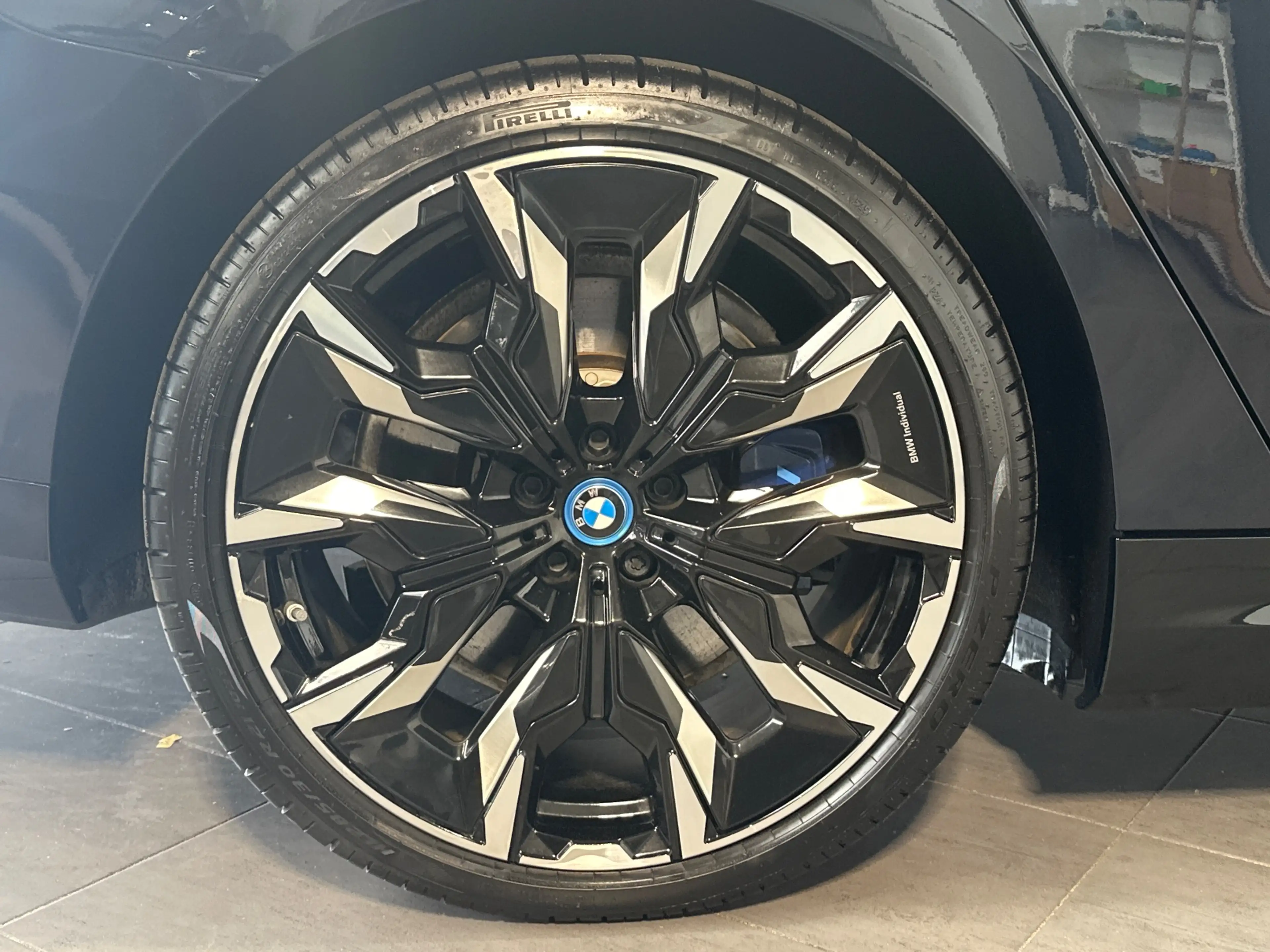 BMW i5 M60 xDrive NAV+LED+PANO+AHK+21ZO+360°+DAP+B&W+VC — photo 3