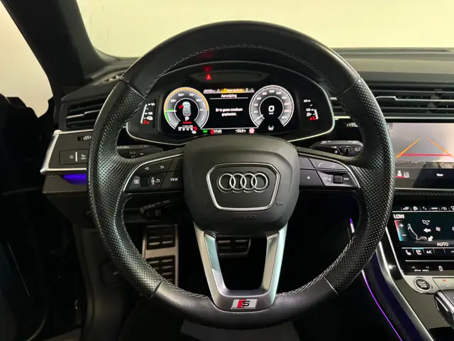 Audi Q8 view 5