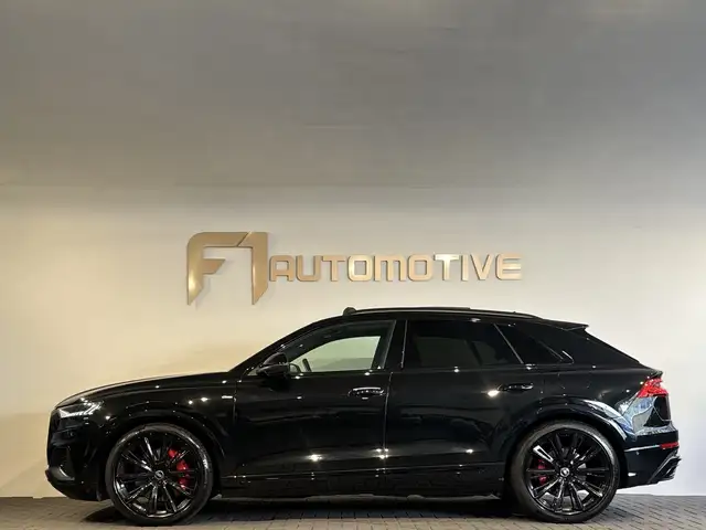 Audi Q8 view 13