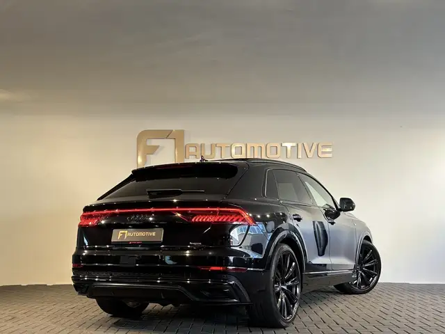 Audi Q8 view 11