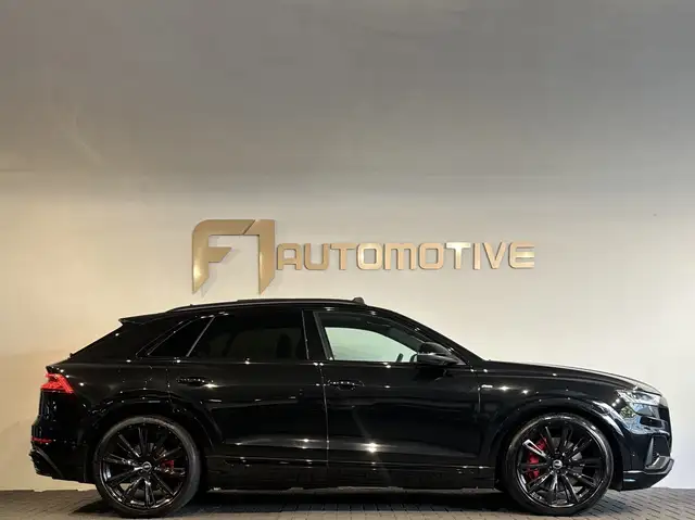 Audi Q8 view 15