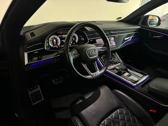 Audi Q8 view 3