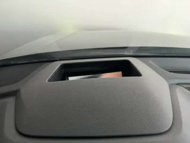 Audi Q8 view 8