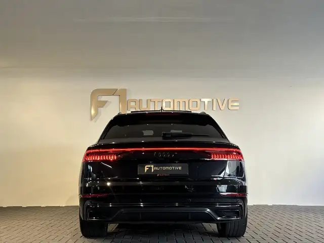 Audi Q8 view 12