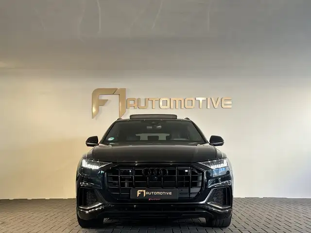 Audi Q8 view 6
