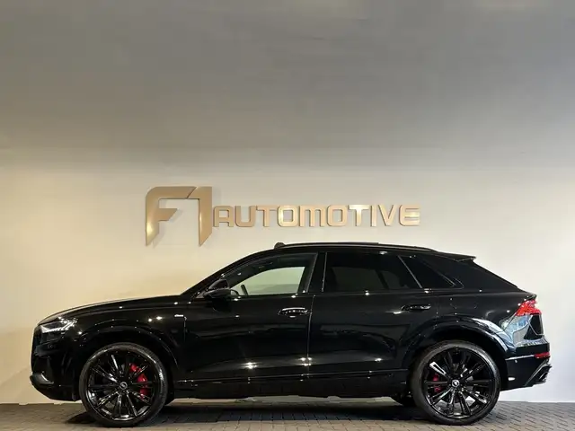 Audi Q8 view 14