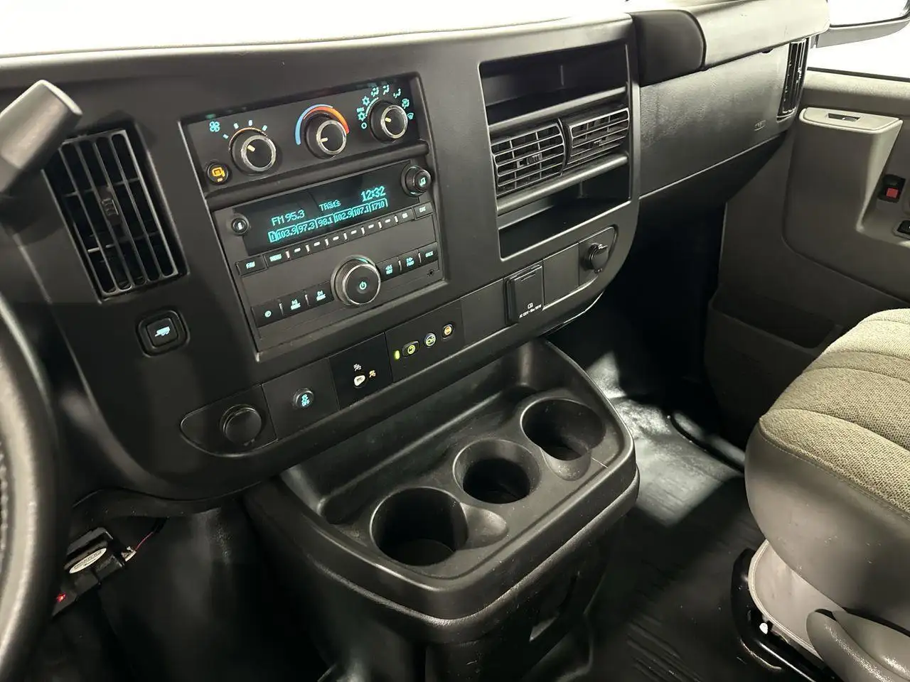Chevrolet Express 2500 снимка Chevrolet Express 2500