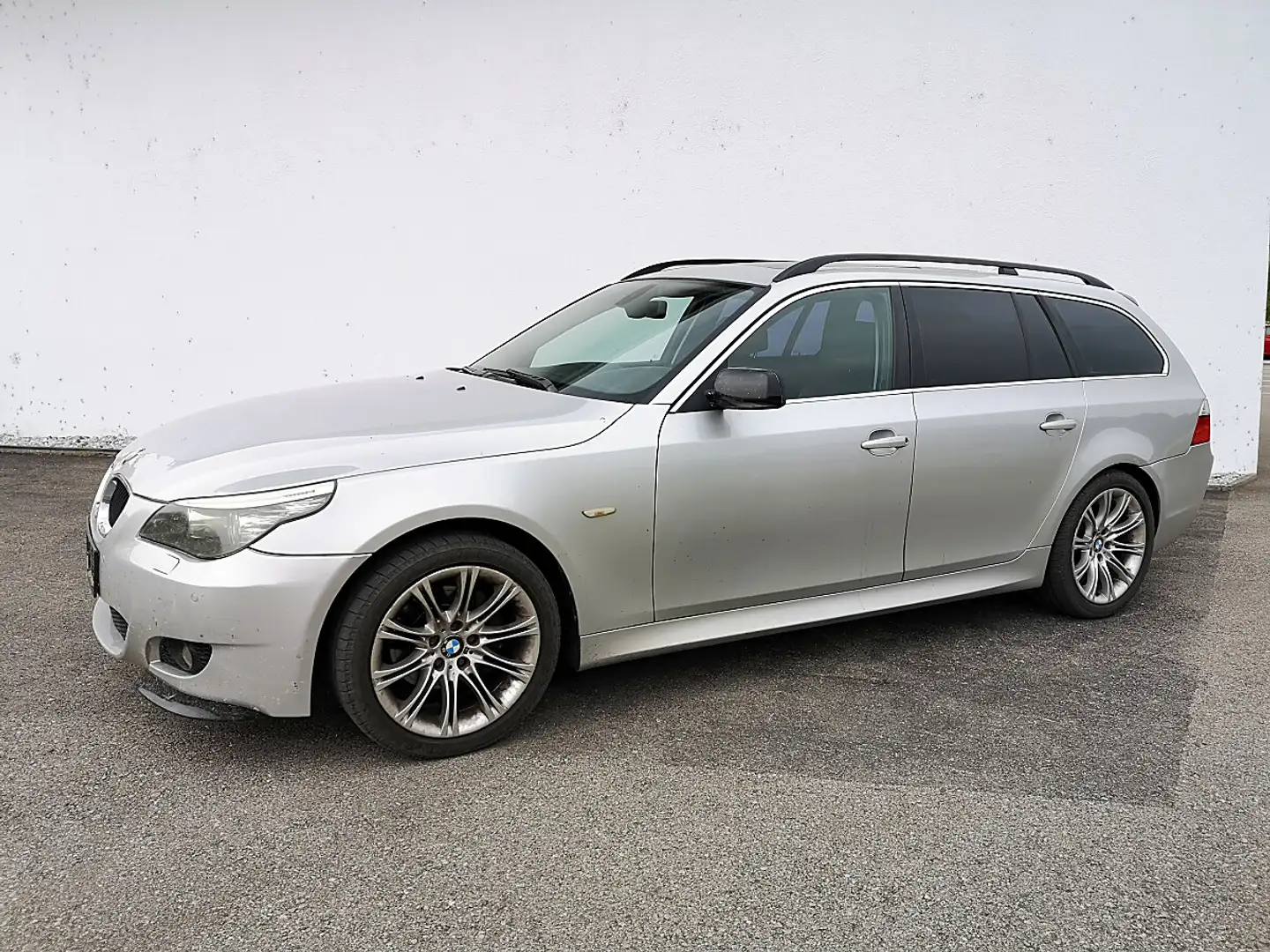 BMW 530 xd Touring Aut. "Allrad" Silber - 1