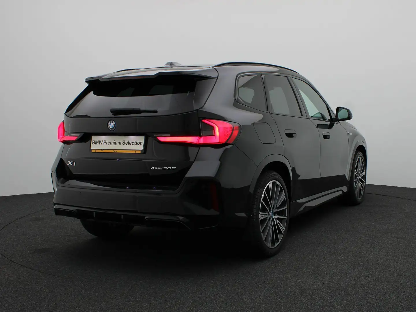 BMW X1 xDrive30e M Sportpakket | Innovation Pack | Comfor Zwart - 2