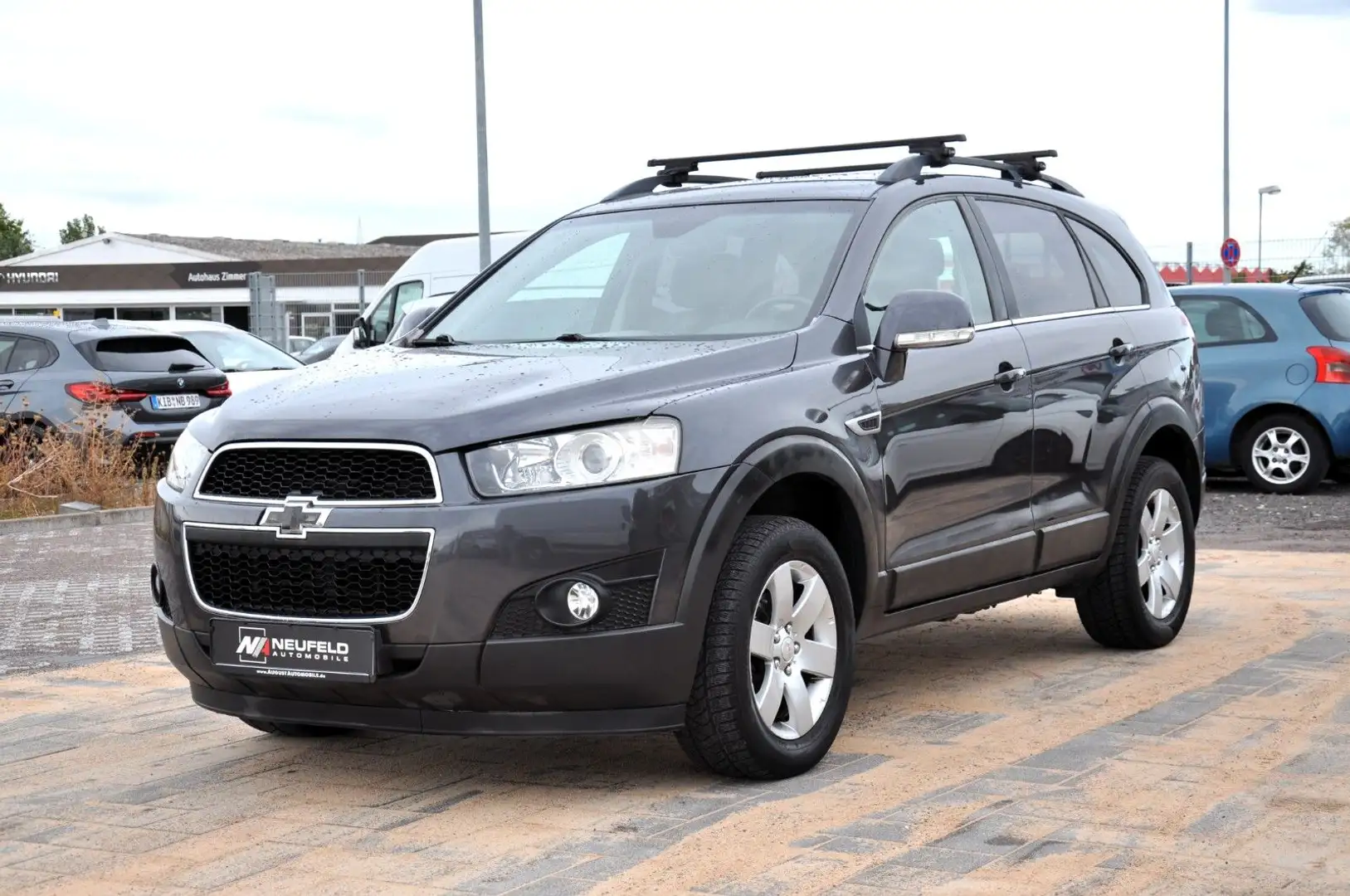 Chevrolet Captiva 2.4 LT 2WD / 7 Sitze / Einparkhilfe Grau - 1