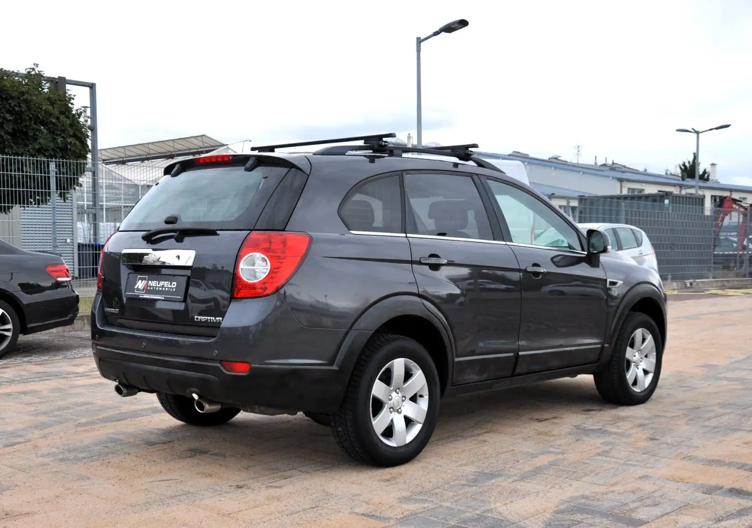 Chevrolet Captiva 2.4 LT 2WD / 7 Sitze / Einparkhilfe Grau - 2